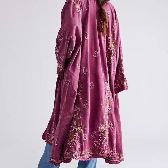 Magnolia Pearl Embroidered Belinay Kimono, Covet OS - Picture 5 of 15